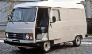 PEUGEOT J7 J9